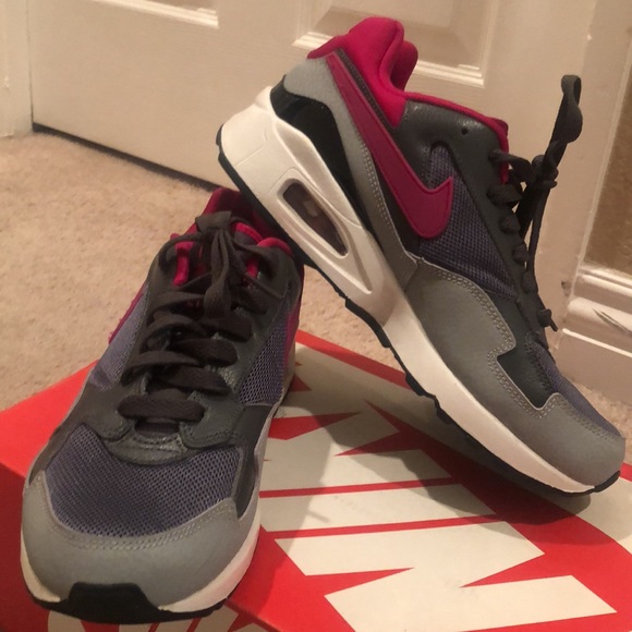 NIKE Air Max - Picture 3 of 7